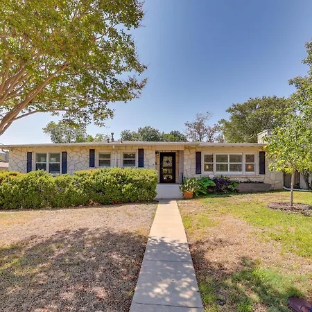 Spacious San Antonio Home With Private Pool And Patio!